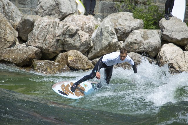 Hochklassiges Riversurfen war am Wochenende bei der stehenden Welle in Bad Ischl zu sehen. | Foto: buero36.at