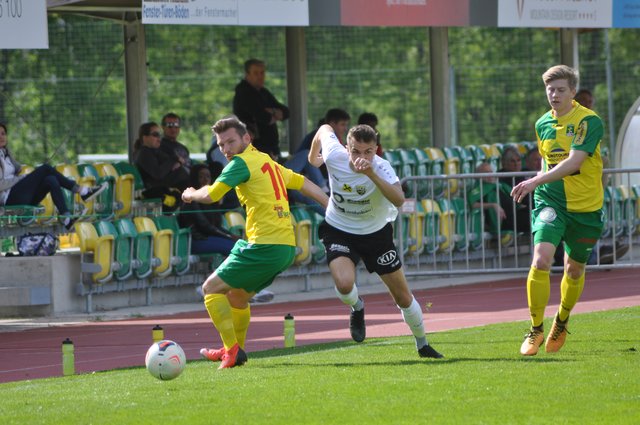 Die Altacher Amateure (weiß) ließen die Kitzbüheler stehen und siegten in der Langau 1:0.