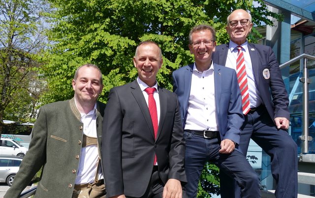 Bernd Lederer, Ivo Vukovic, Bürgermeister Andreas Wimmreuter und Verbandspräsident Georg Russbacher.