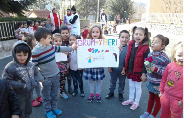 Die Kinder von "Fushe Arrez" in Albanien freuen sich über Spenden an das genannte Spendenkonto.
