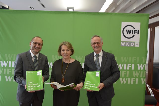 WK-Präsidentin Sonja Zwazl bei der Buchpräsentation.
