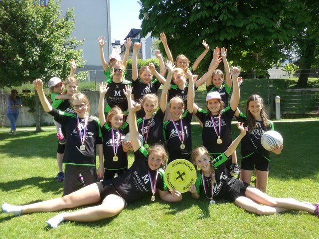 Die Faustballmädels aus St. Veit konnten den nächsten Landesmeistertitel erobern.