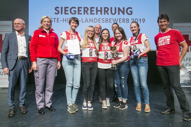 Sieger GOLD BAfEP Bischofshofen.jpg: Lena, Anna-Lorena, Nina, Nicole und Miriam konnten sich beim Wettbewerb den Sieg in der Klasse Gold holen.