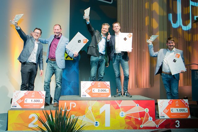 Andreas Wiesinger (rechts) freut sich über den Jungunternehmerpreis. Er erhielt im März auch den GUUTE-Award.