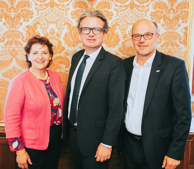 Ziehen in Sachen Gesundheitszentren an einem Strang: Landesrätin Ursula Lackner, Landesrat Christopher Drexler, Kassenobmann Josef Harb. | Foto: Mario Sudy