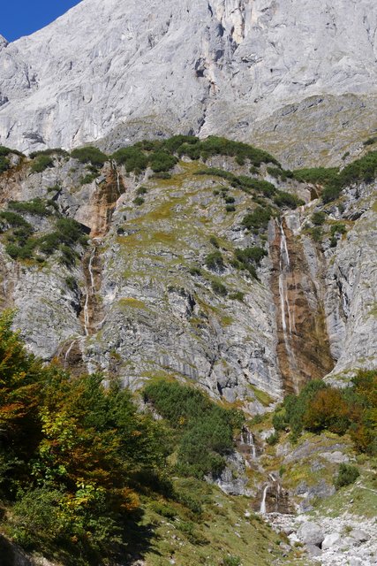 ´Pongau:´ Der Rundweg im Mühlbacher Riedingtal führt an der Lettenalm, Riedingalm, Mossalm und dem Arthurhaus vorbei. Kindgerecht, nicht barrierefrei. Start: Kopphütte Bushaltestellt/Parkplatz; Dauer: 2,5 Std. Güter- und Waldwege führen zu den Riedinger Wasserfällen. | Foto: Empl