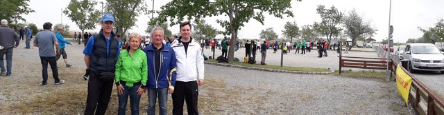 Obfrau des Petanque Vereines Neusiedl, Sigrid Jarto
und Bürgermeister Alois Wegleitner