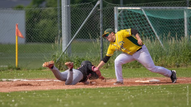 Pick-off durch Niklas Frohlich