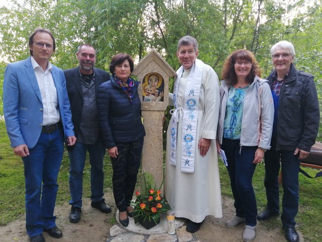 Das Marterl wurde von Pfarrer Peter Prochac gesegnet.