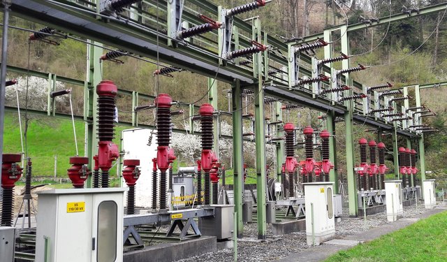 Mit der erneuerten Leitungsverbindung kann auch eine bisher notwendige Anbindung an das deutsche Stromnetz in Bayern abgebaut werden.