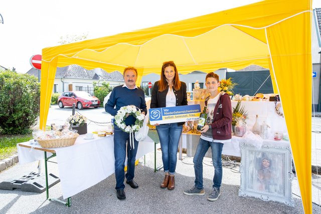 Bürgermeister Hans Rädler, Obfrau Sabine Hauer und Dominik Ecker.