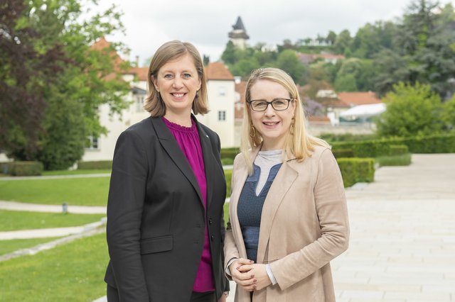 Gemeinsam: Landesrätin Barbara Eibinger-Miedl (l.) mit Wirtschaftsministerin Margarete Schramböck