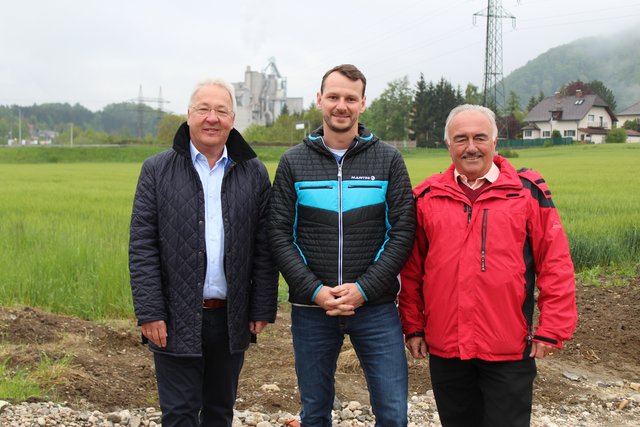 Hans Kronberger, INKOBA-Geschäftsführer, Bäcker Karl Reingruber und Pinsdorfs Bürgermeister Dieter Helms.