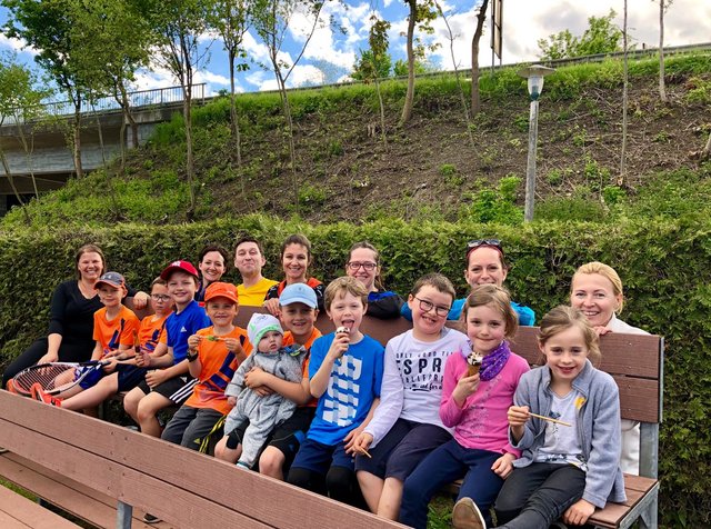 Beim ATSV Schärding fiel der Startschuss fürs Family.Tennis im Mai 2019. Nach der ersten Einheit gab's für alle angehenden Dominic Thiems ein Eis.