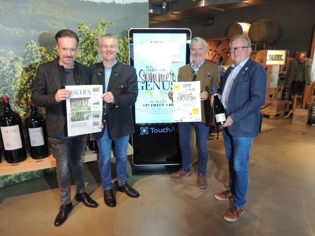 Erich Polz (2.v.re) mit Bürgermeister Karl Wratschko, TV-Südsteirische Weinstraße Obmann Herbert Germuth und TRVB-Vorsitzender Guido Jaklitsch freuen sich über das zusätzliche Angebot für die Südsteiermark.