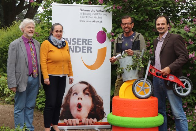 Gewinnerziehung im Botanischen Garten (v.l.n.r.): Martin Kranzl-Greinecker, Edith Bürgler-Scheubmayr, Karl Ploberger, Matthias Höller | Foto: Unsere Kinder