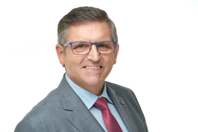 Franz Rennhofer, ÖVP, freut sich über den Kriminalitätsrückgang.