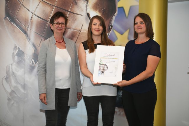 Landtagsabgeordnete Ulrike Schwarz mit den claro-Mitarbeiterinnen Miriam Kronreif und Natalie Kastenhuber (v.l.)