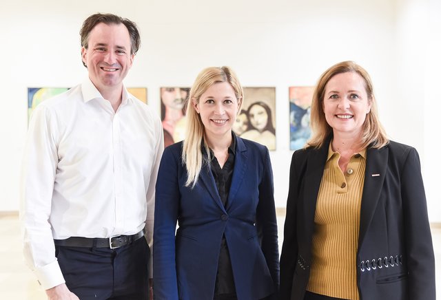 Dürfen sich über den Kreativwirtschaftsbericht freuen: Patrick Bartos (Creative Region Linz & Upper Austria), Kulturstadträtin Doris Lang-Mayerhofer und WKOÖ-Vizepräsidentin Angelika Sery-Froschauer.