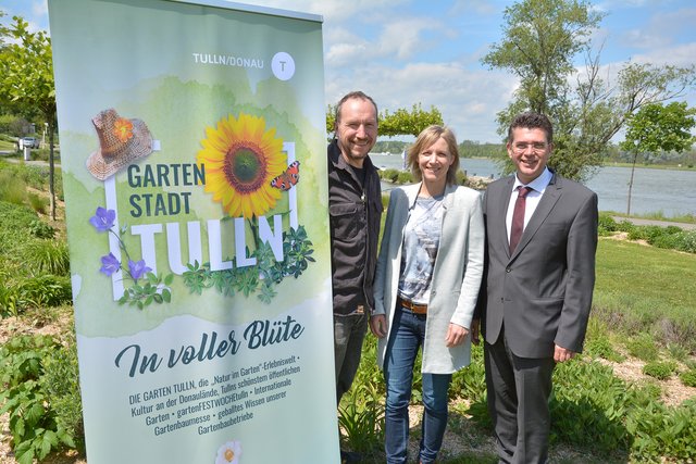 Projekte im Einklang mit der Natur umzusetzen, hat in allen Bereichen der Gartenstadt Priorität – ein Musterbeispiel dafür ist die naturnahe Adaptierung der Donaulände mit insektenfreundlichen Staudenbeeten. Von der Stadtgemeinde unter Bürgermeister Peter Eisenschenk wurde die ARGE Stadtgrün damit beauftragt, Leitlinien für innovatives und funktionales Stadtgrün zu erarbeiten. Mit im Team der ARGE sind u.a. der „Wilde Gärtner“ Alexander Schmidhammer und die Landschaftsplanerin Agnes Feigl.