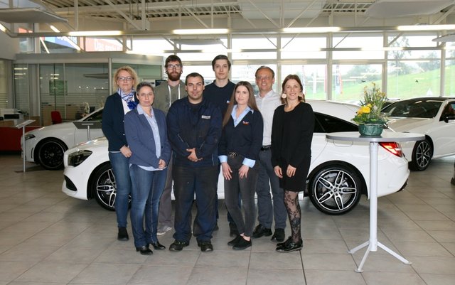 Auch im Autohaus Uitz bzw. bei Geschäftsführer Gerhard Winkler (2.v.r.) machte das AMS-Team Station.