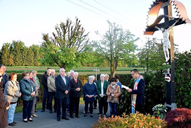 Kreuzsegnung in Rabenhof.