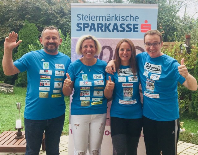Das sportliche Team von Good Vibes: Petra Koller (l.) "erwalkte" die gewünschten Kilometer im Alleingang.