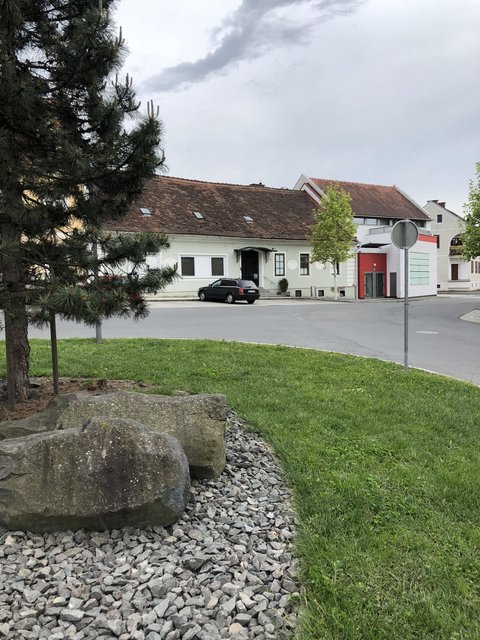 Das "Binder-Haus" am Hauptplatz von Fehring im Brennpunkt.