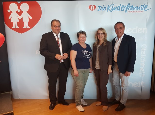 Vorsitzender der Kinderfreunde NÖ NR.BGM.Andreas Kollross; GR. Andrea Kraft (OG-Kreuttal), Landesrätin Ulrike Königsberger-Ludwig, Vors.Stv. Kinderfreunde NÖ Rudolf Westermayer