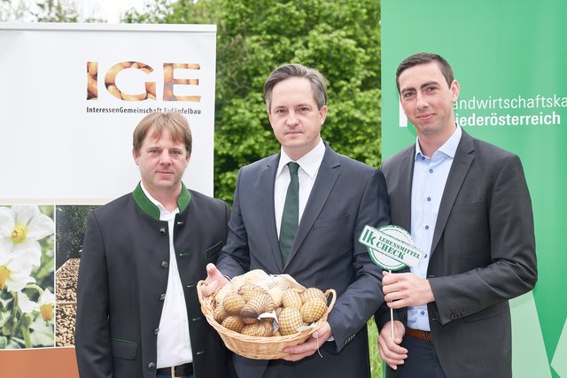 Obmann der Interessengemeinschaft Erdäpfelbau Franz Wanzenböck, Landwirtschaftskammer NÖ-Präsident Johannes Schmuckenschlager und Europawahl-Spitzenkandidat des NÖ Bauernbunds Alexander Bernhuber.