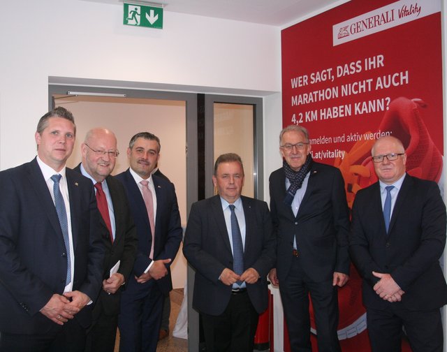 Business Coach Manuel Prochaska, Regionaldirektor Otto Wurzinger, Leiter der Landesdirektion Niederösterreich Stefan Kopatsch, Bürgermeister Franz Mold, Geschäftsführer Firma Eigl MBA Franz Preisz, Gebietsleiter Martin Bruckner bei der Eröffnung.