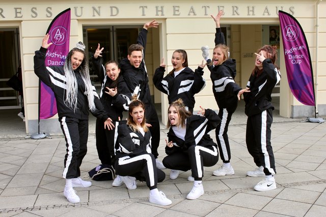 Die Linzer "Blacklist Crew" qualifizierte sich auf Anhieb für das World Dance Cup Finale in Portugal.