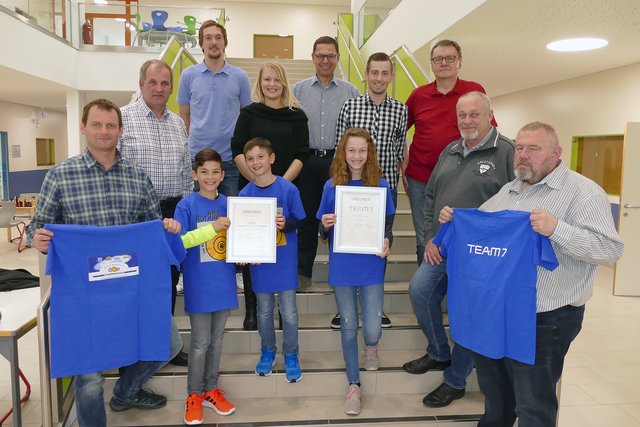 Gemeinsame Freude der Projektpartner bei der Feierstunde.