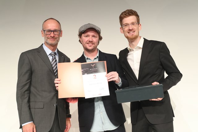 Christoph Paulweber (Generaldirektor Salzburger Sparkasse) mit Robert Praxmarer und Thomas Layer-Wagner von der Polycular OG aus Hallein (v.l.). | Foto: WKS/Neumayr