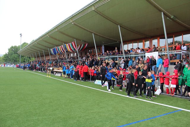 Bei der Siegerehrung des "Super Kids Cups" war das Koralmstadion randvoll.