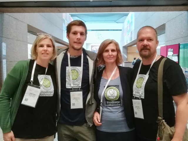 Das Team des Österreichischen Waldgarten-Instituts mit Dr. Jennifer Schulz aus Berlin