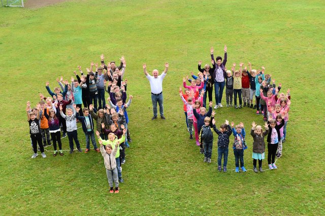 53 Mädchen und Buben besuchen die Volksschule Glanegg derzeit. 800 bis 900 Personen werden zum Treffen erwartet