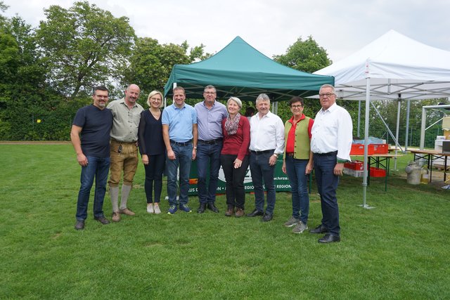 Die Gastgeber mit Bürgermeister Rupert Fleischhacker hießen auch LAbg. Hubert Lang in der Marktgemeinde willkommen. | Foto: WOCHE