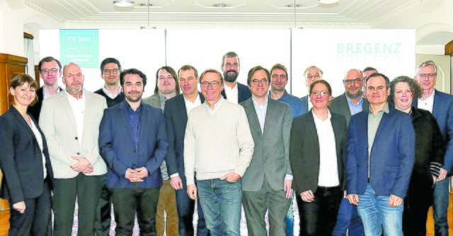 Foto vom Auftakt für die „Smart Government Akademie Bodensee“ mit Vertreterinnen und Vertretern der Städte, Gemeinden und Hochschulen.