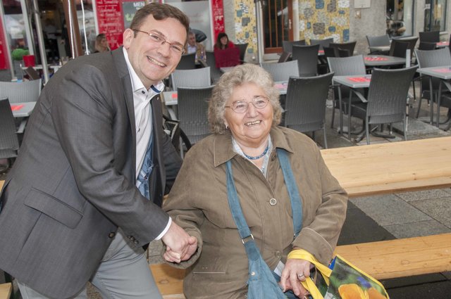 BV Wilfried Zankl mit Frau Hilda Hübsch (aus dem Pensionistenwohnheim Hetzendorf)