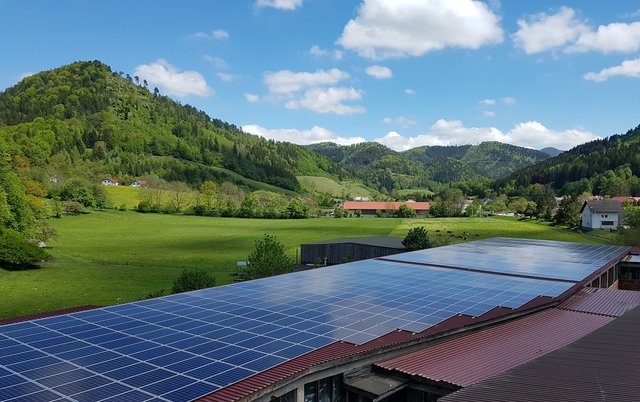 Beeindruckend: 1.000 Quadratmeter Solarstrom-Paneele
