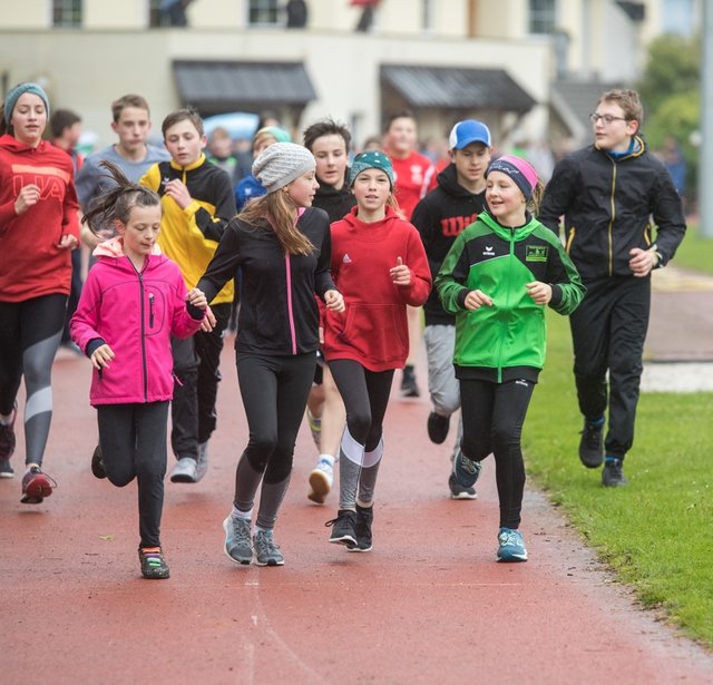 Charity-Laufevent des Gymnasiums Freistadt am Marianum-Sportplatz brachte 22.000 Euro für Kinder in Kenia.