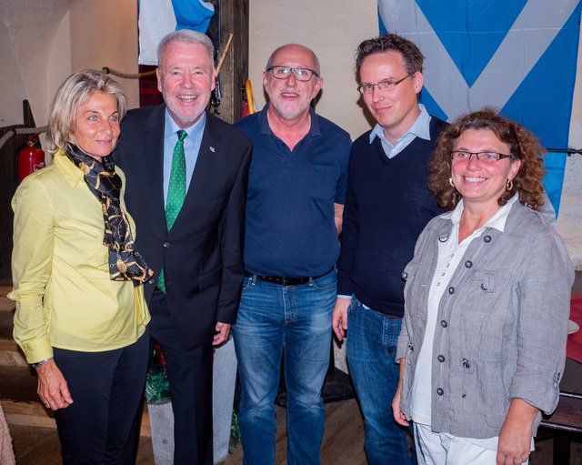 Inspektorinnen zu Gast beim Bürgermeister: Kindergarten-Inspektorin für Wiener Neustadt Gertrude Taschner, Bürgermeister Klaus Schneeberger, Josef Staar (Leiter Abteilung Schulen und Kindergärten, Amt der NÖ Landesregierung), Helmuth Sturm (Stv. Leiter Abteilung Schulen und Kindergärten, Amt der NÖ Landesregierung) und Marion Gabler-Söllner (Abteilung Schulen und Kindergärten, Amt der NÖ Landesregierung).