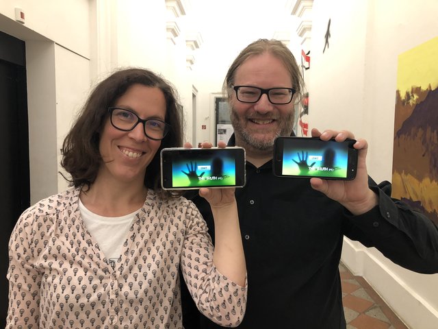 Sonja Prlic und Karl Zechenter sind stolz. Mit den Jugendlichen der Neuen Mittelschule Lehen entwickelten sie das Handyspiel. "The Truth Part2"