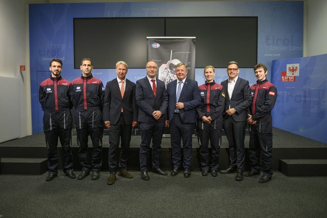 (v.l) Alon Tenzer, Liad Yosef, Dietmar Czernich, deutscher Honorarkonsul, ÖWF-Administrative Director Gernot Grömer, Bernhard Tilg, Anika Mehlis, Harald Gohm, niederländischer Honorarkonsul, Robert Wild.