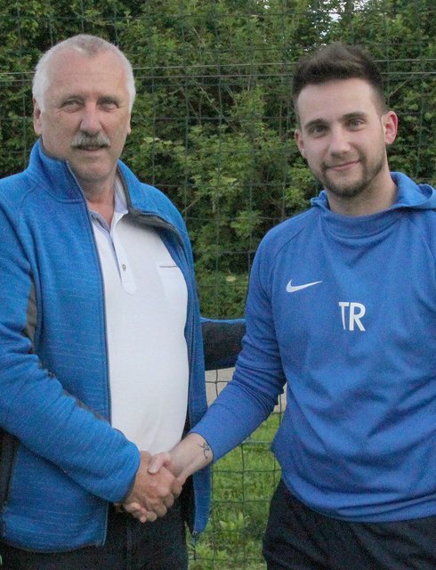 Obmann Kurt Moser und sein neuer Trainer Patrick Steiner (v.l.)