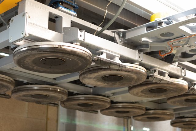 Zukünftig nicht mehr zu sehen: Die Luftkissen, auf denen die Bahn durch den Tunnel gleitet. | Foto: Seilbahn Komperdell