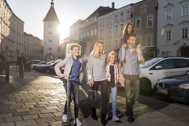 Etwas Geduld müssen die Welser noch haben, um den rundum erneuerten Stadtplatz genießen zu können.