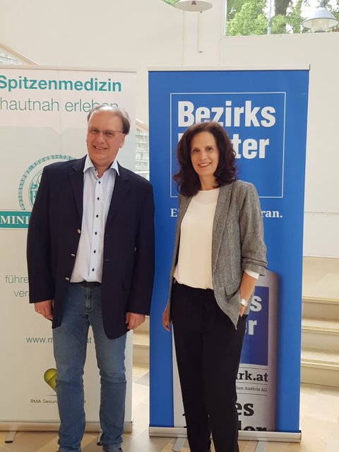 Referent Harald Rubey mit Moderatorin Alice Herzog.