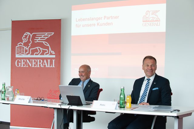 Arno Schuchter, Vertriebsvorstand der Generali Versicherung AG, und Reinhard Pohn, Regionaldirektor für Oberösterreich und Salzburg (v. l.).